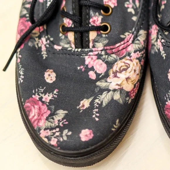 Vans Black Rose Floral Sneakers Size 7.5 - Picture 4 of 5